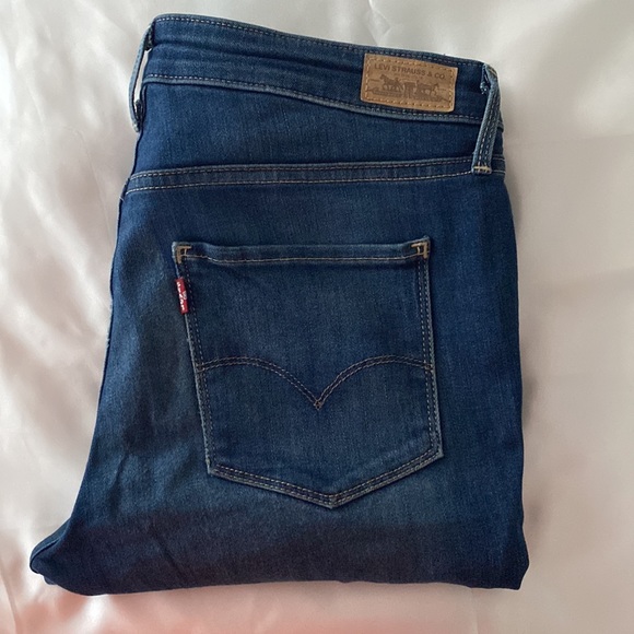 Deep blue Levi’s skinny leggings. - Picture 4 of 4
